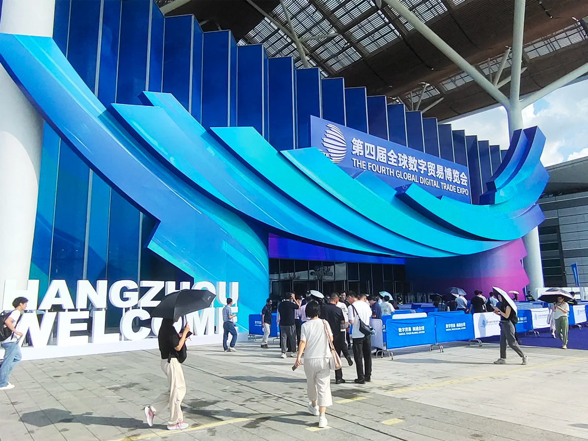 Čȫ(sh)Q(mo)ײ[(hu)(chng)^(q)